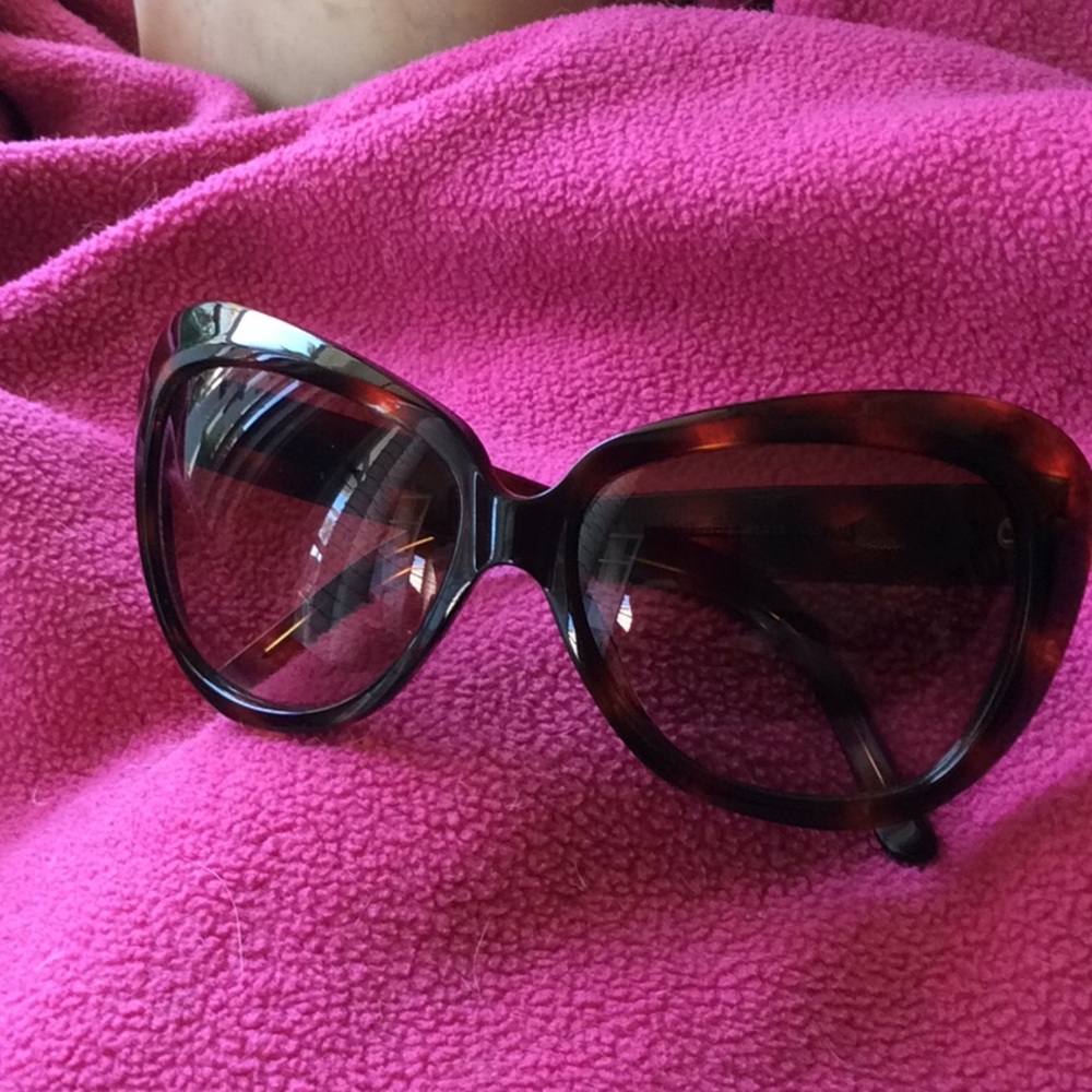 Oversized Vogue sunglasses